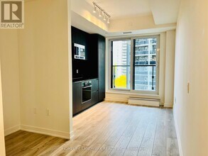 120 Broadway Ave in Toronto, ON - Building Photo - Building Photo