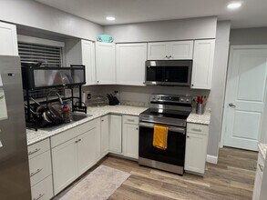 8216 Shorecrest Ct in Spring Hill, FL - Building Photo - Building Photo