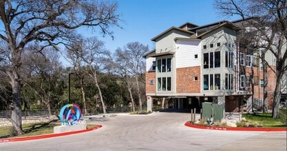 1800 S I- 35 Service Rd in Austin, TX - Foto de edificio - Building Photo