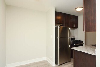 533 W Surf St in Chicago, IL - Building Photo - Building Photo