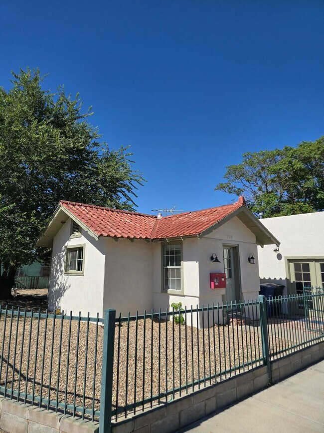 700 Iron Ave SW in Albuquerque, NM - Building Photo - Building Photo
