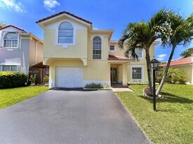 10245 NW 57th St in Doral, FL - Building Photo