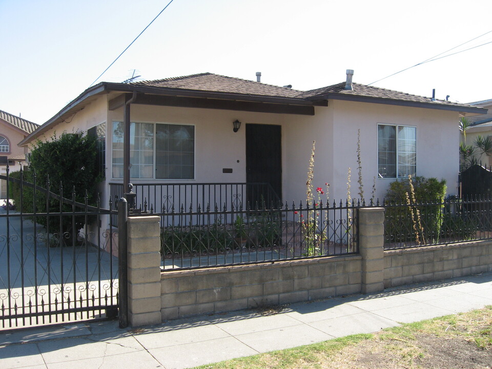 4114 Bell Ave in Bell, CA - Building Photo