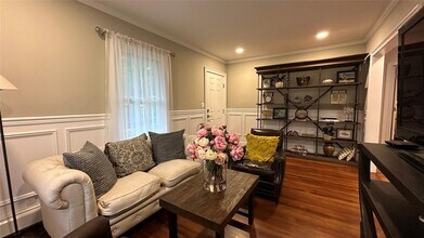 37 Grace St in Oyster Bay, NY - Building Photo - Building Photo