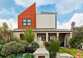 1509 S Crest Dr in Los Angeles, CA - Building Photo