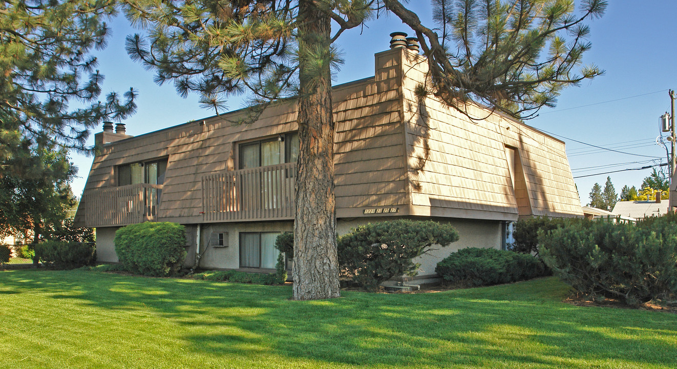 1237 W Francis Ave in Spokane, WA - Foto de edificio