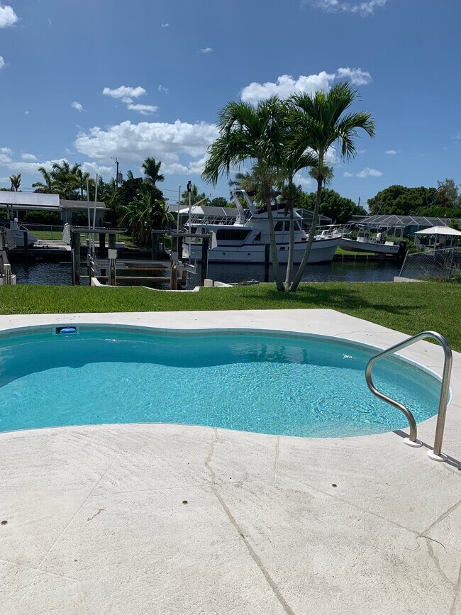 5330 Bayshore Ave in Cape Coral, FL - Building Photo - Building Photo