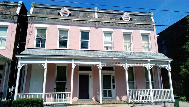 2406 E Clay St in Richmond, VA - Foto de edificio - Building Photo
