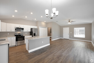 1062 Gay Rd in Lakeland, FL - Building Photo - Building Photo