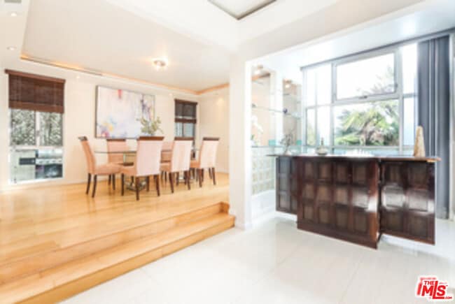 370 S Elm Dr in Beverly Hills, CA - Building Photo - Building Photo