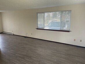 4460 Lief Erikson Dr in Astoria, OR - Building Photo - Building Photo