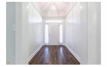 211 Gray Fox Xing in Bonaire, GA - Building Photo - Building Photo