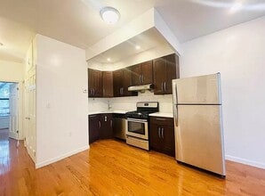 152 E 79th St in New York, NY - Building Photo - Building Photo