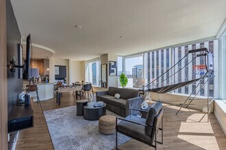 44 W Monroe St in Phoenix, AZ - Foto de edificio - Building Photo