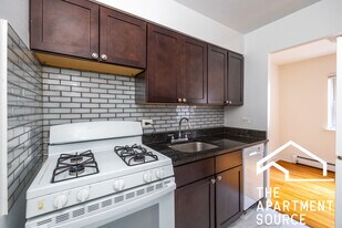 6830 N Sheridan Rd in Chicago, IL - Building Photo