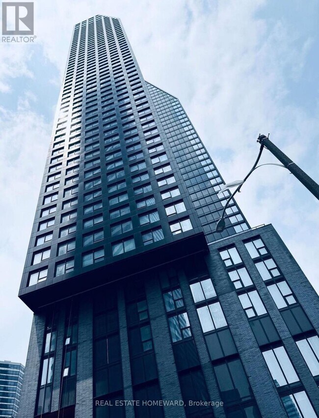 8 Wellesley St W in Toronto, ON - Building Photo - Building Photo