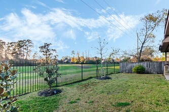 103 West Wading Pond Circle in Tomball, TX - Building Photo - Building Photo