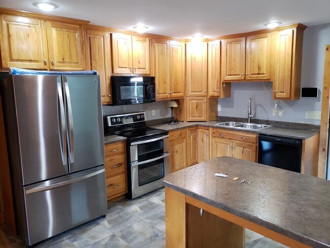 633 Russell Ave in Harriman, TN - Building Photo - Building Photo