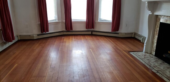66 Murdock St, Unit 1 in Boston, MA - Foto de edificio - Building Photo