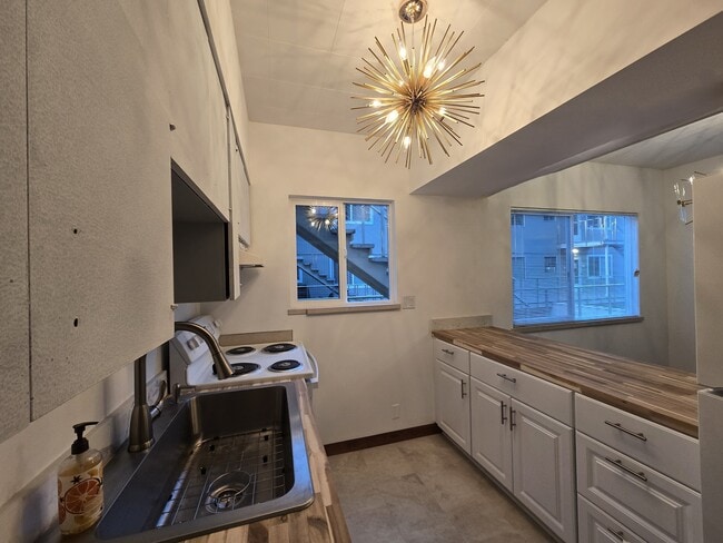 465 Winslow Way E, Unit #210 in Bainbridge Island, WA - Building Photo - Building Photo