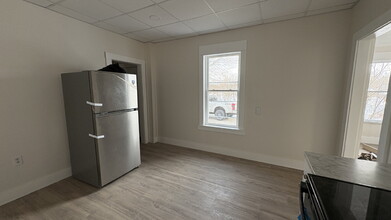 7 North St in Westbrook, ME - Building Photo - Building Photo