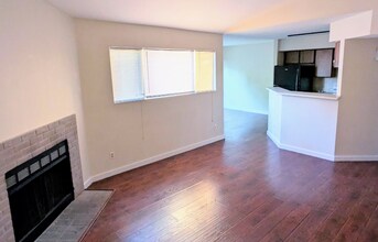 7200 T C Jester Blvd, Unit 204 in Houston, TX - Foto de edificio - Building Photo