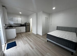 6633 Coconut Dr in Miramar, FL - Foto de edificio - Building Photo