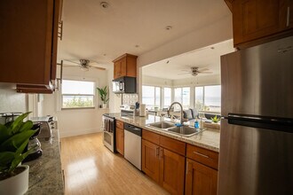 2430 Alki Ave SW in Seattle, WA - Building Photo - Building Photo