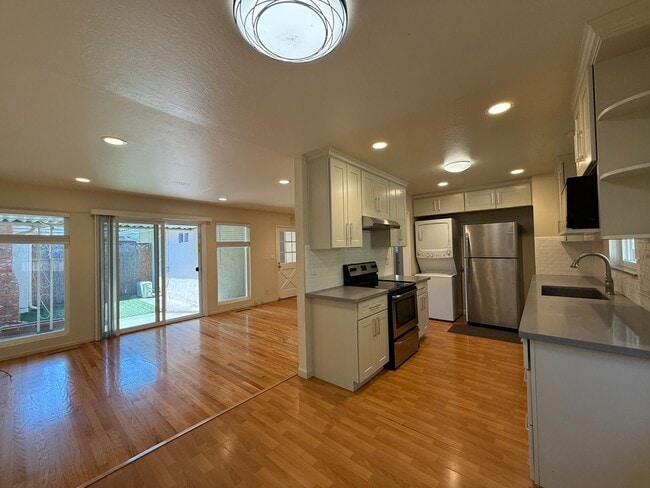 property at 1674 Blue Jay Dr