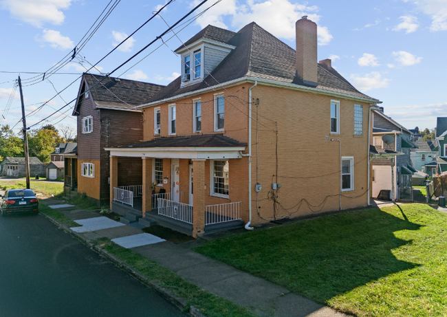 110 S 7th St in Duquesne, PA - Building Photo - Building Photo