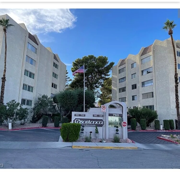 750 S Royal Crest Cir, Unit 356 in Las Vegas, NV - Building Photo