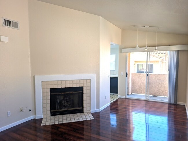 18842 Vista Del Canon in Santa Clarita, CA - Building Photo - Building Photo