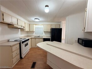 106 Gaslight Ave in North Fort Myers, FL - Building Photo - Building Photo