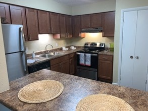 Ashford Place Apartments in Clarksville, TN - Foto de edificio - Building Photo