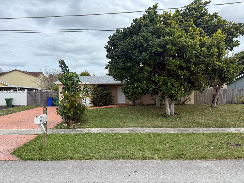 2640 NW 67th Terrace in Margate, FL - Building Photo