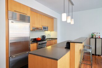 505 Greenwich St in New York, NY - Building Photo - Building Photo