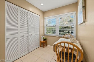 1055 Forest Lakes Dr in Naples, FL - Building Photo - Building Photo