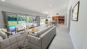 10134 Boca Woods Ln in Boca Raton, FL - Building Photo