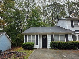 1225 Oakplace Dr SW in Marietta, GA - Building Photo