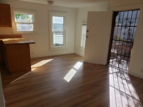 613 Broadway St, Unit 613 and a half in Venice, CA - Building Photo - Building Photo