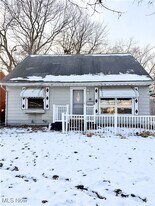 934 Nevin St in Akron, OH - Building Photo