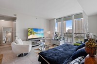 335 S Biscayne Blvd, Unit 1007 in Miami, FL - Building Photo - Building Photo