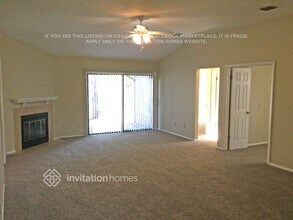 8005 Weather Vane Dr in Jacksonville, FL - Foto de edificio - Building Photo