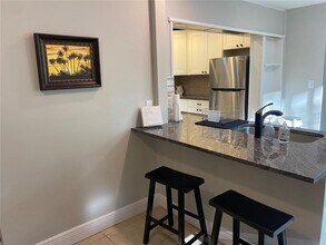 323 Mira Vista Dr in Dunedin, FL - Building Photo - Building Photo