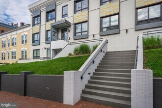 2422 17th St NW in Washington, DC - Building Photo - Building Photo