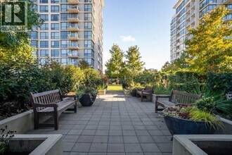 7555 Alderbridge Wy in Richmond, BC - Building Photo - Building Photo