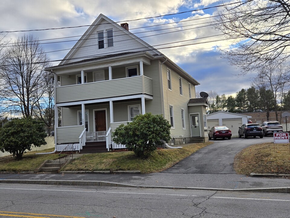 294 E Elm St in Torrington, CT - Building Photo