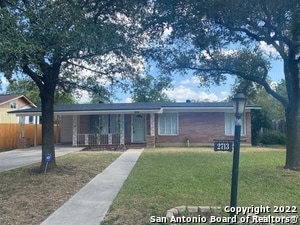 property at 2713 W Mistletoe Ave