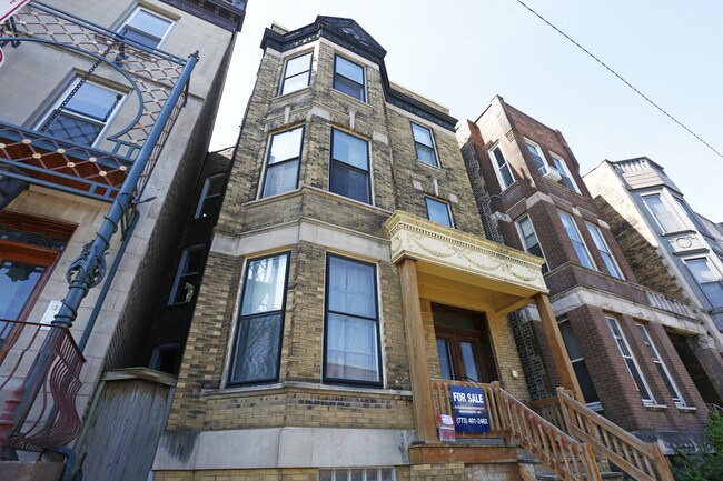 851 W Addison St in Chicago, IL - Building Photo - Building Photo