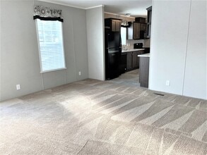 17164 Canterbury Cir in Holly, MI - Foto de edificio - Building Photo